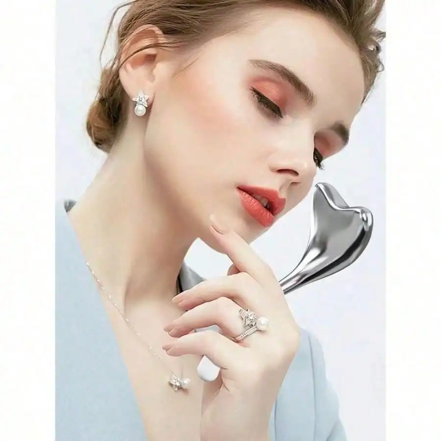 Stainless Steel Beauty Ice Hockey Facial Beauty Ice Ball Beauty Ice Ball Massage Ice Spoon Facial Ice Globes Massager For Women Home Skin Care 1PC Birthday Gift Cold Compress Reduce Puffiness Soothe Redness Face Massage Tools