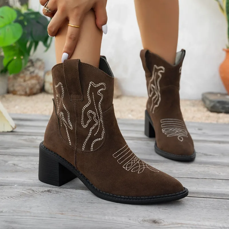 2025 New Fashion Embroidery Design Women's Mid Calf Boots Vintage Trend Western Style Pointed Toe Mid Heel Casual Shoe for Women