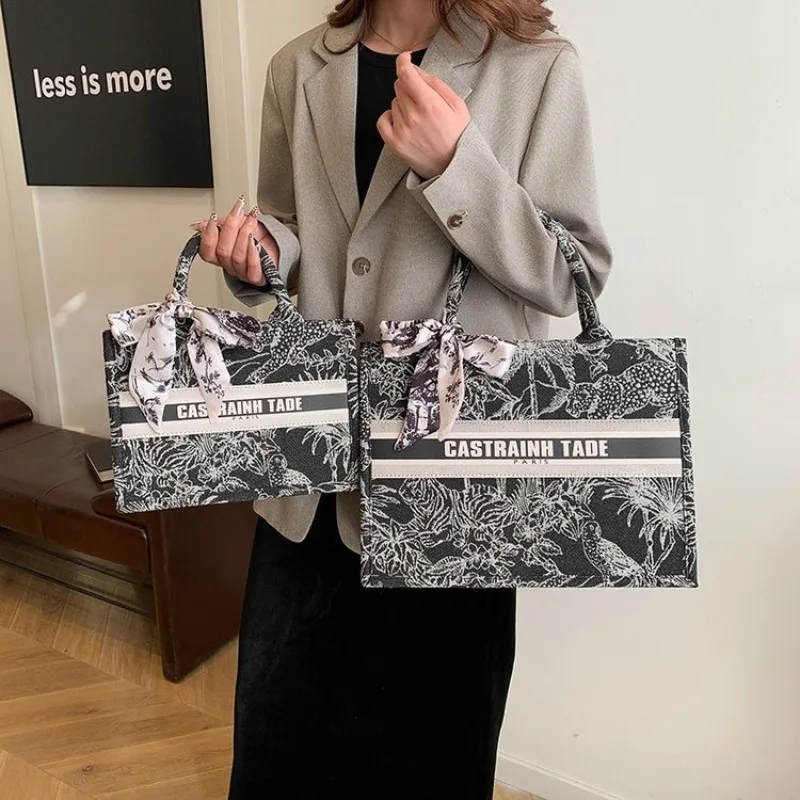 

Light Luxury Staple Kisslock Purse Women Multifunctional Shoulder Bag Premium Quality For Long Lasting Use