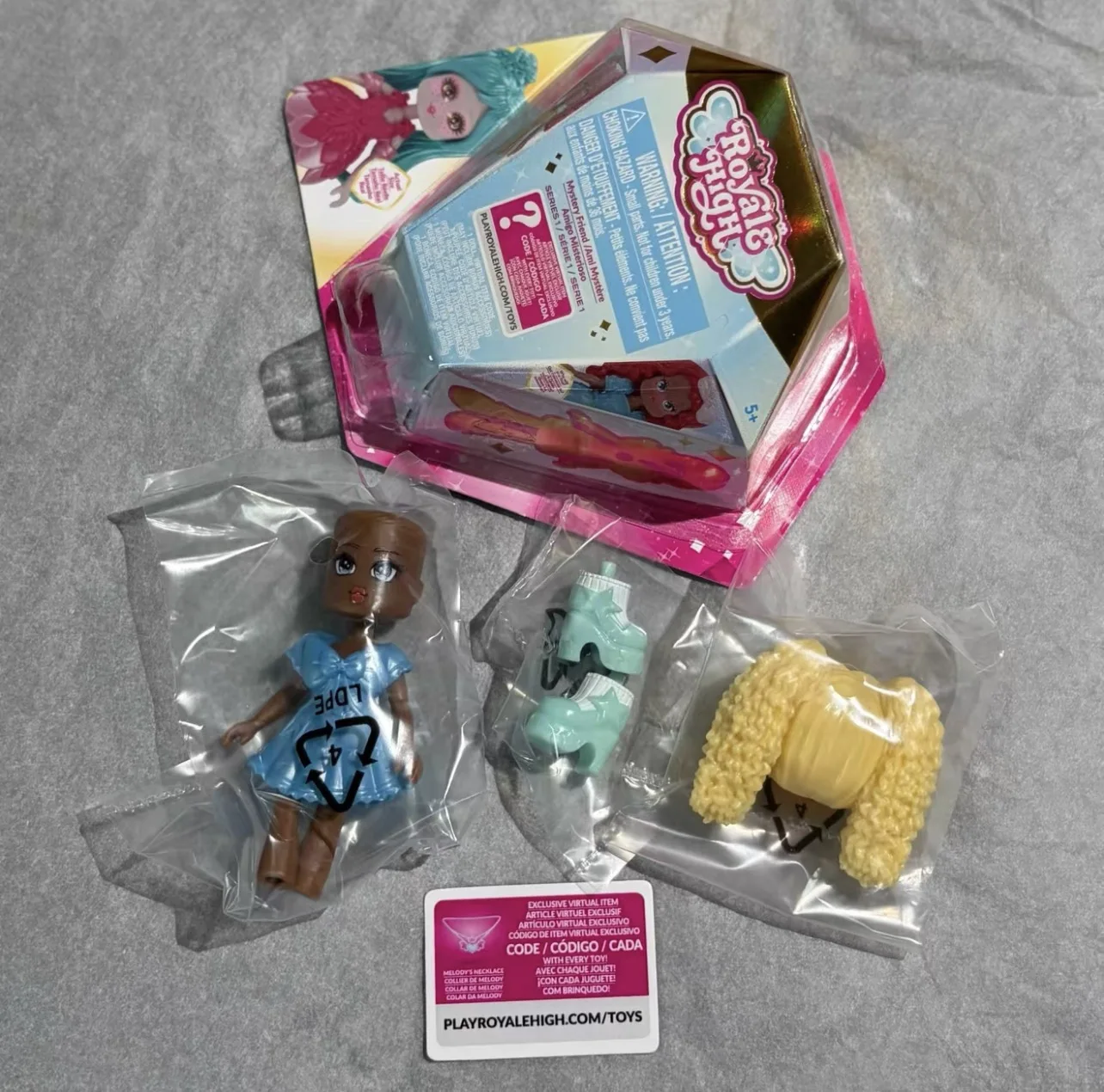 Royale High Mystery Friends Serie 1 Blind Box mit Spielcode & Bestätigungsstück Niedliche Actionfigur Überraschungsbeutel Geschenk für Mädchen – Detail 7