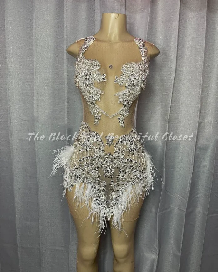 Customized  Sexy White Homecoming Dress Sparkling Diamonds Applique Sequins Feather Decoration Exquisite Short Cocktail Dresses