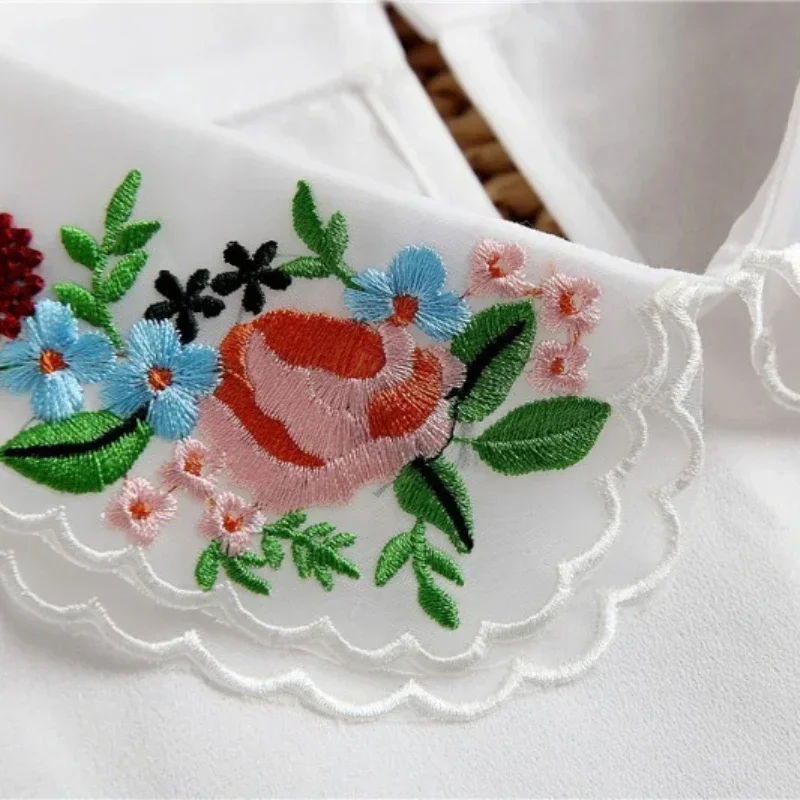女性の刺繍フェイクカラードールレースシフォンラペルシャツ取り外し可能な襟ファッションレース偽襟四季