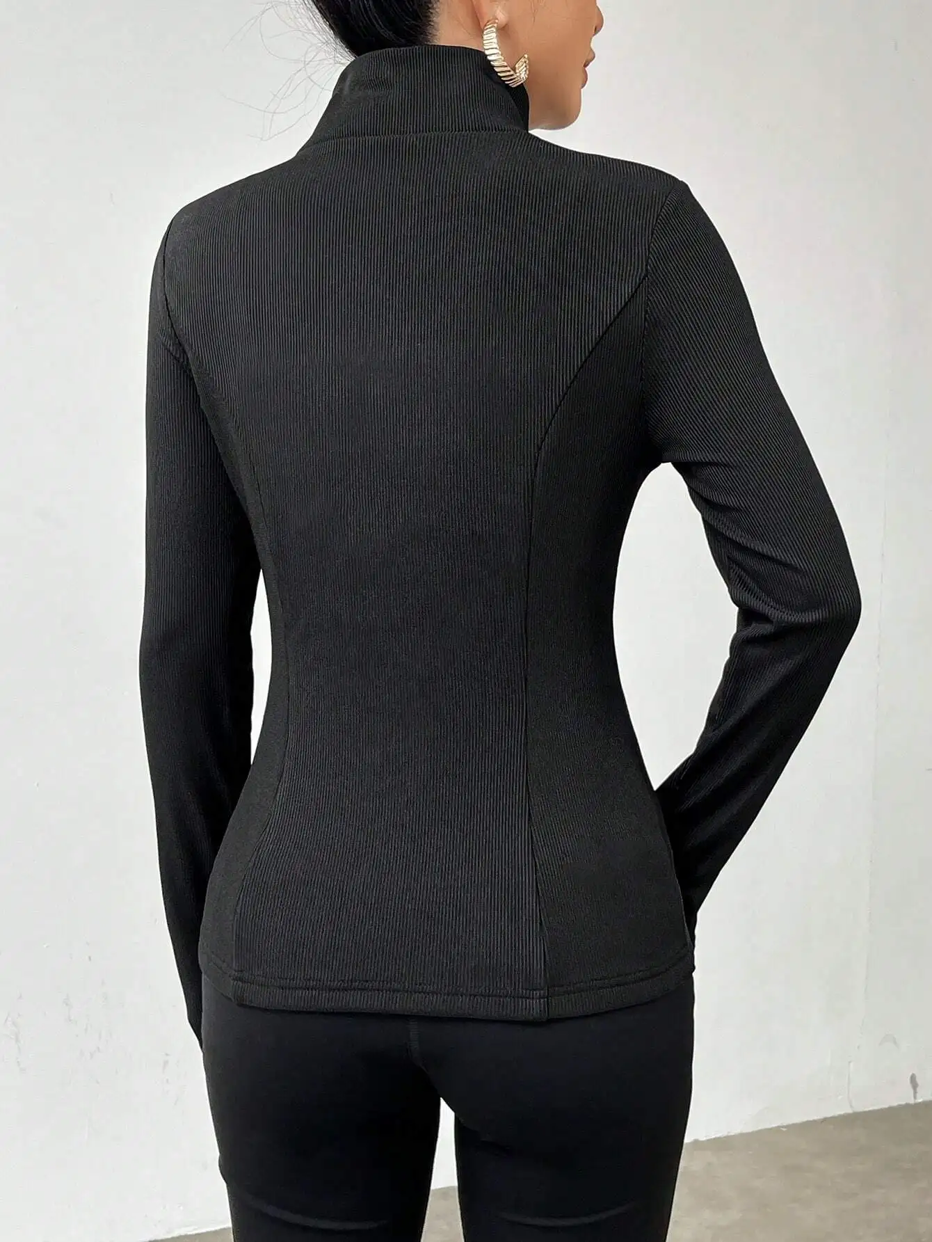 Damska kurtka polarowa LUNE zapinana na zamek, idealna na jesień i zimę, dopasowany krój, ciepła i wygodna odzież wierzchnia.