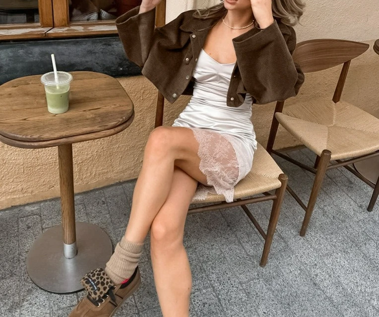 

Retro Collar Corduroy Long Sleeved Short Jacket for Women in Spring and Autumn Loose and Slimming Versatile Casual Cardigan