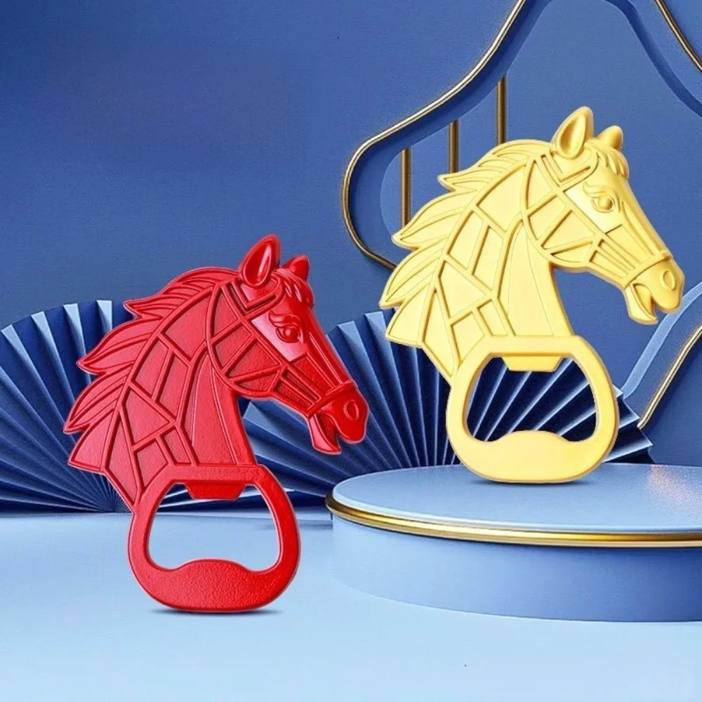 فتاحة زجاجات الحصان ذات التصميم المحمول الإبداعي، ملصق ثلاجة مغناطيسي باللونين الأحمر والذهبي، سهل الاستخدام