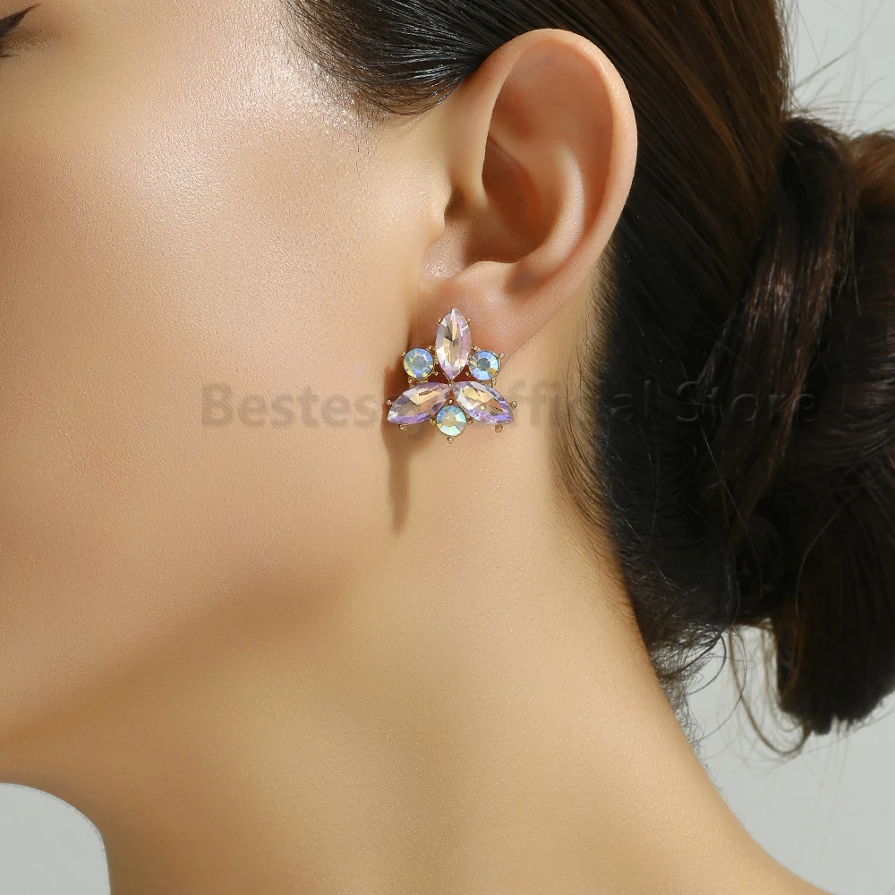 Korean Fashion Small Triangle Design Piercing Stud Earrings For Women Gorgeous Party Catwalk Fashion Luxury Jewelry Accessories