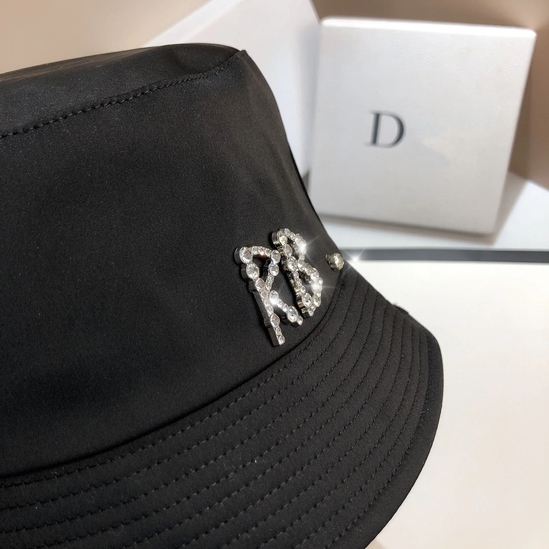 Luxury Rhinestone Letter RB Bucket Hat Designer Women's Silky Sunscreen Panama Fisherman Hat Top Flat Bob Beach Basin Cap image 6