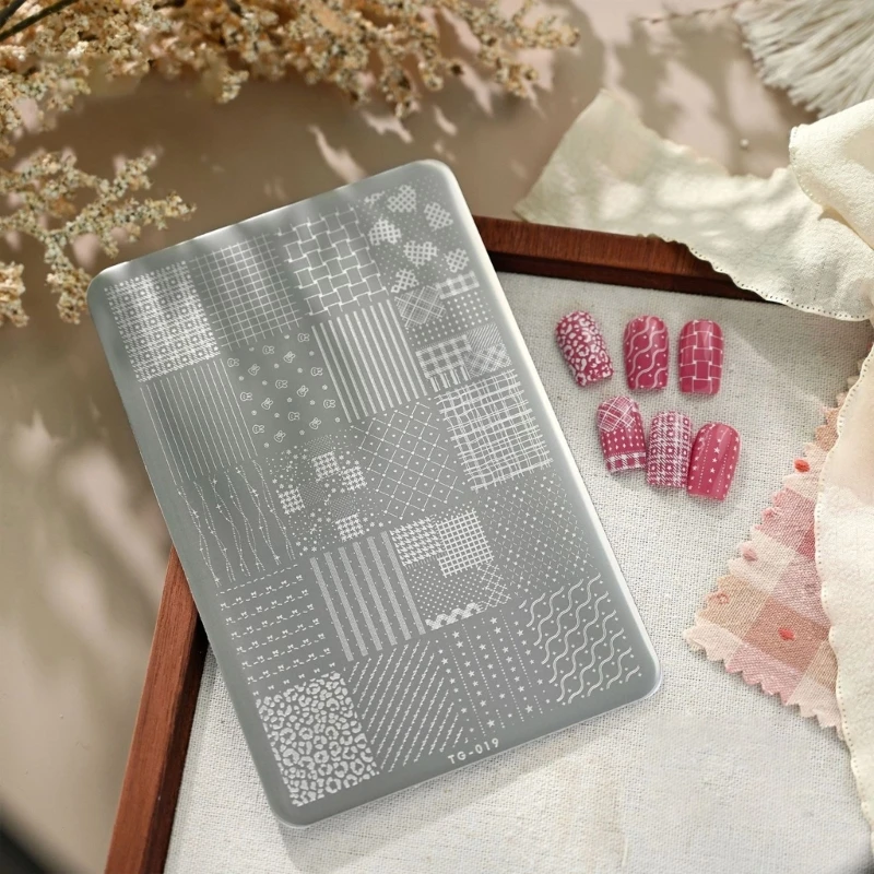 

LX9D Stainless Steel Stencil with Intricate Lace Pattern Beauty Essential