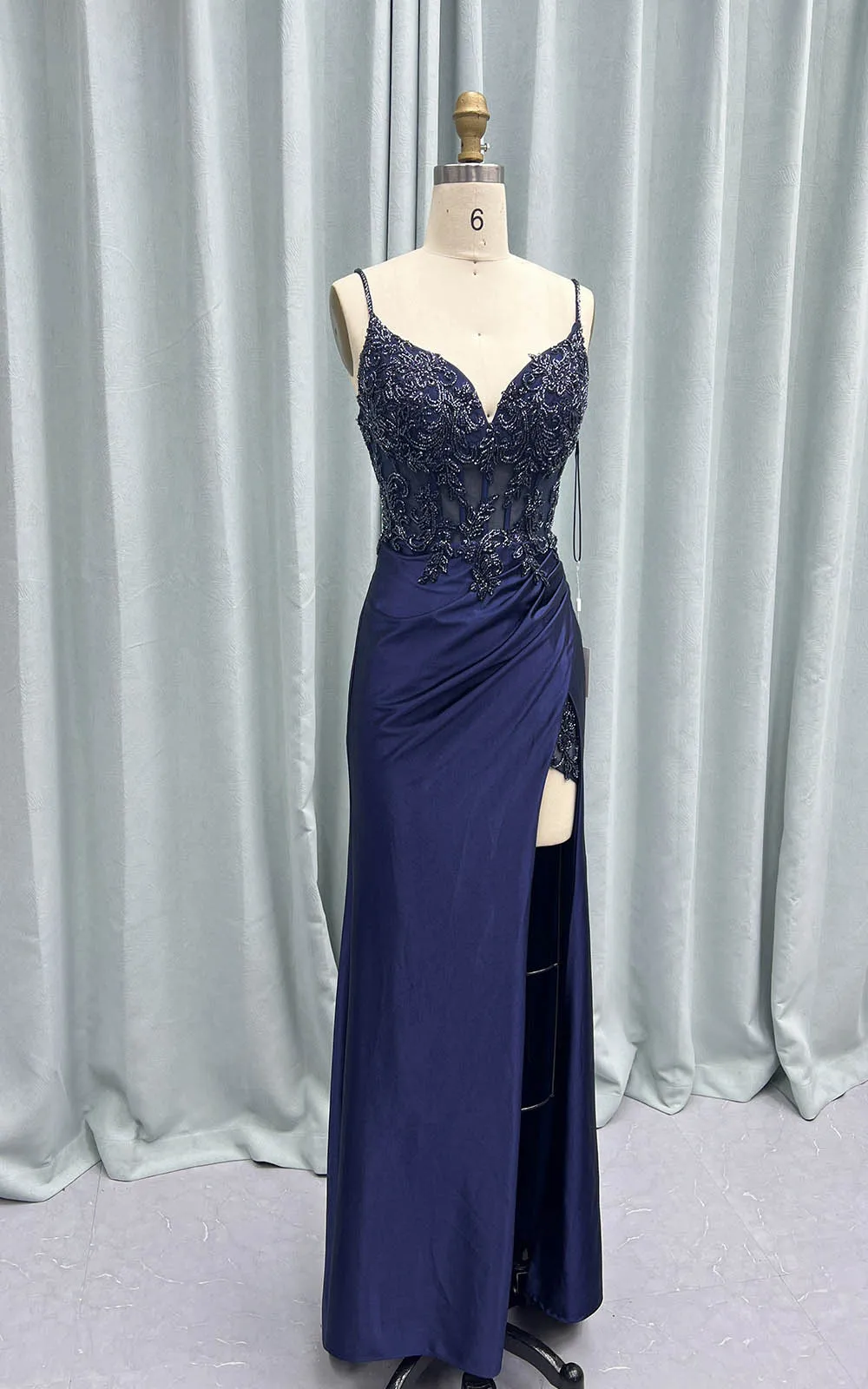 YQLNNE Navy Blue Satin Long Prom Dresses Spaghetti Straps Beading Red Carpet Gown Vestidos de Gala