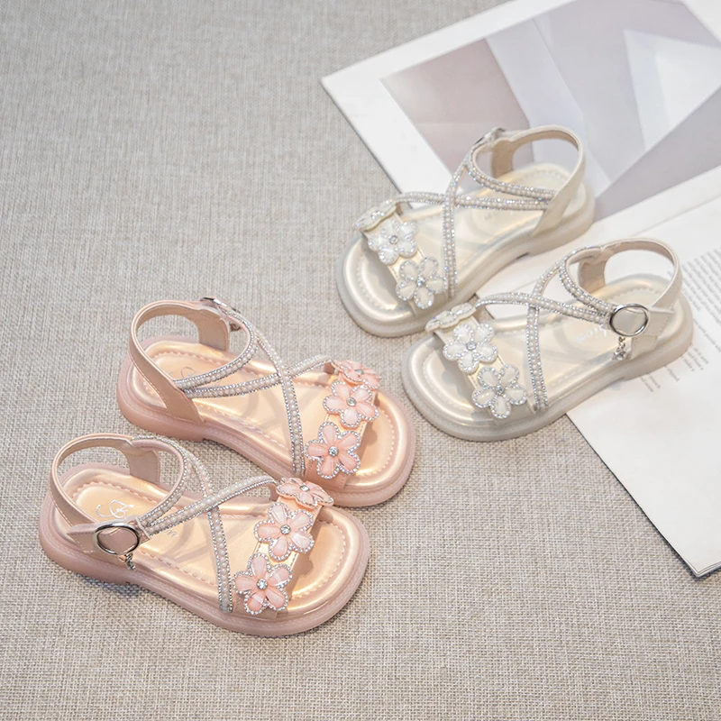 Girls Bling Rhinestone Sandals with Flowers Children Beading Princess Shoes Soft Bottom Fashion Kids Summer Beach Shoes 2025 New