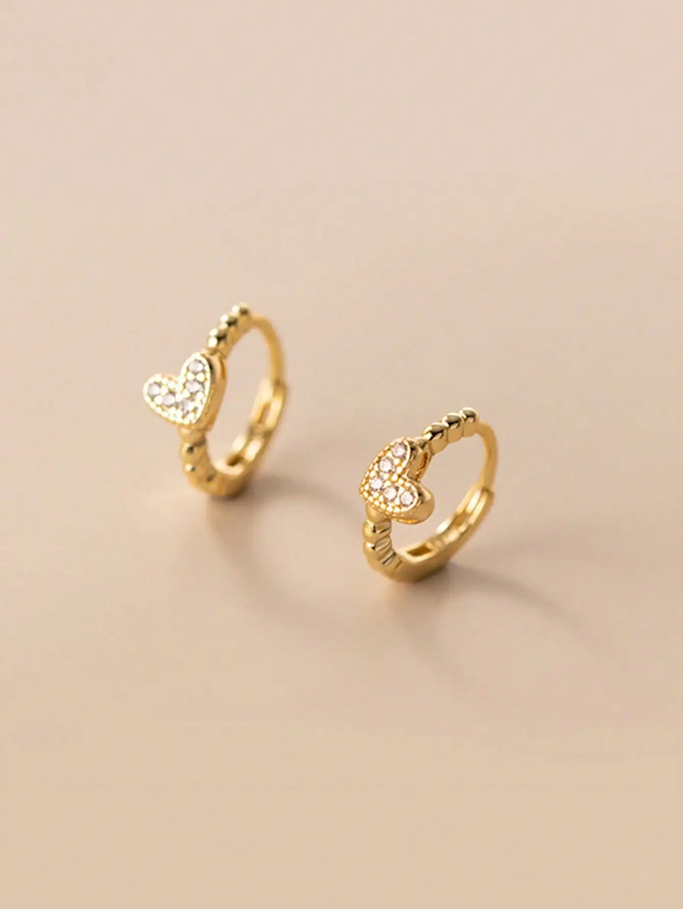 1 par de elegantes pendientes de aro con circonita cúbica, adecuados para mujeres, se pueden usar para bodas, fiestas, compromisos, aniversarios, regalos del día de San Valentín