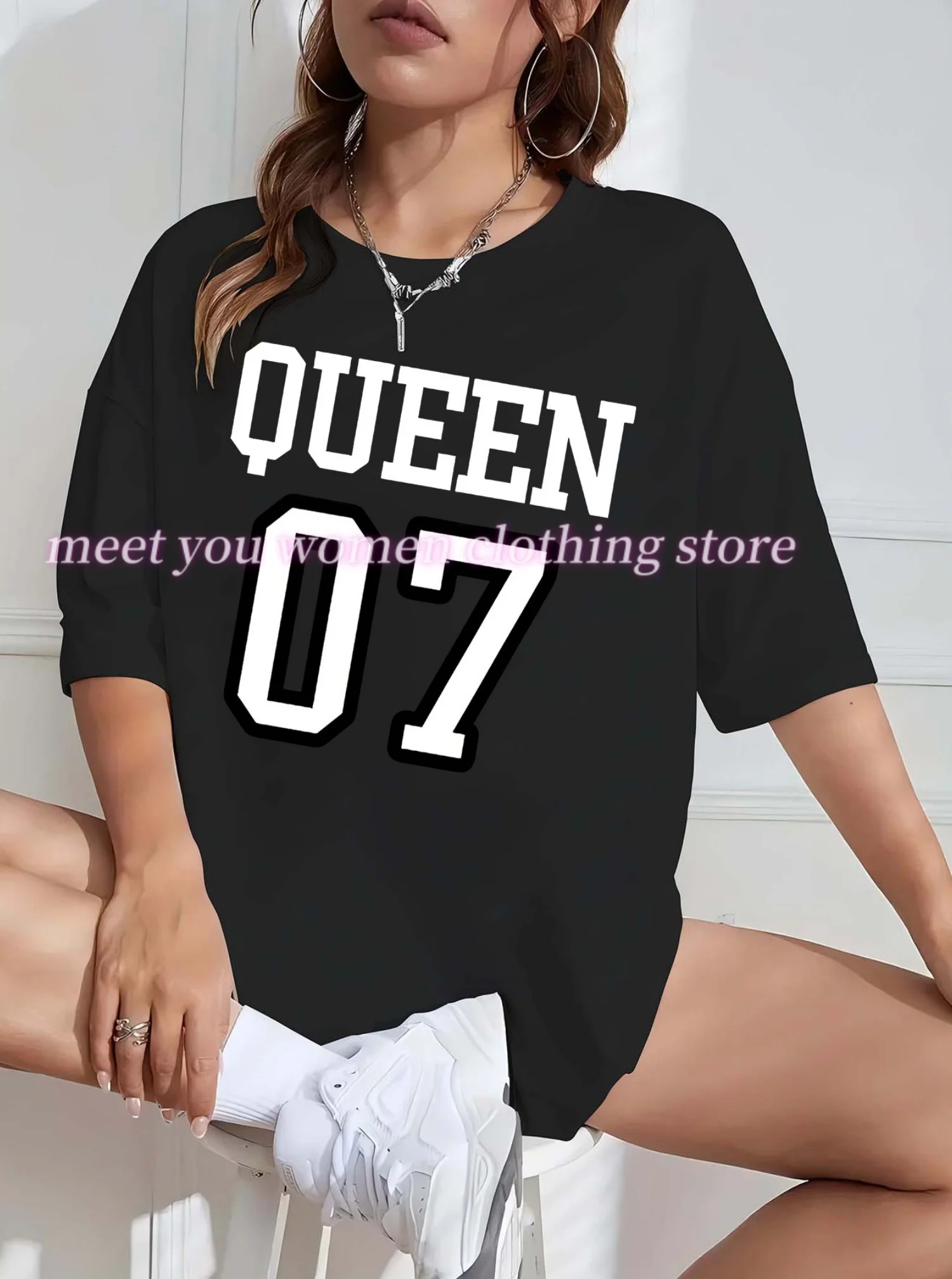 

SummerWomen QUEEN NO.7 Print Woman T Shirt Girl Oversize Daily Top Female Creativity Streettshirt V-Neck T-Shirt Casual Clothes