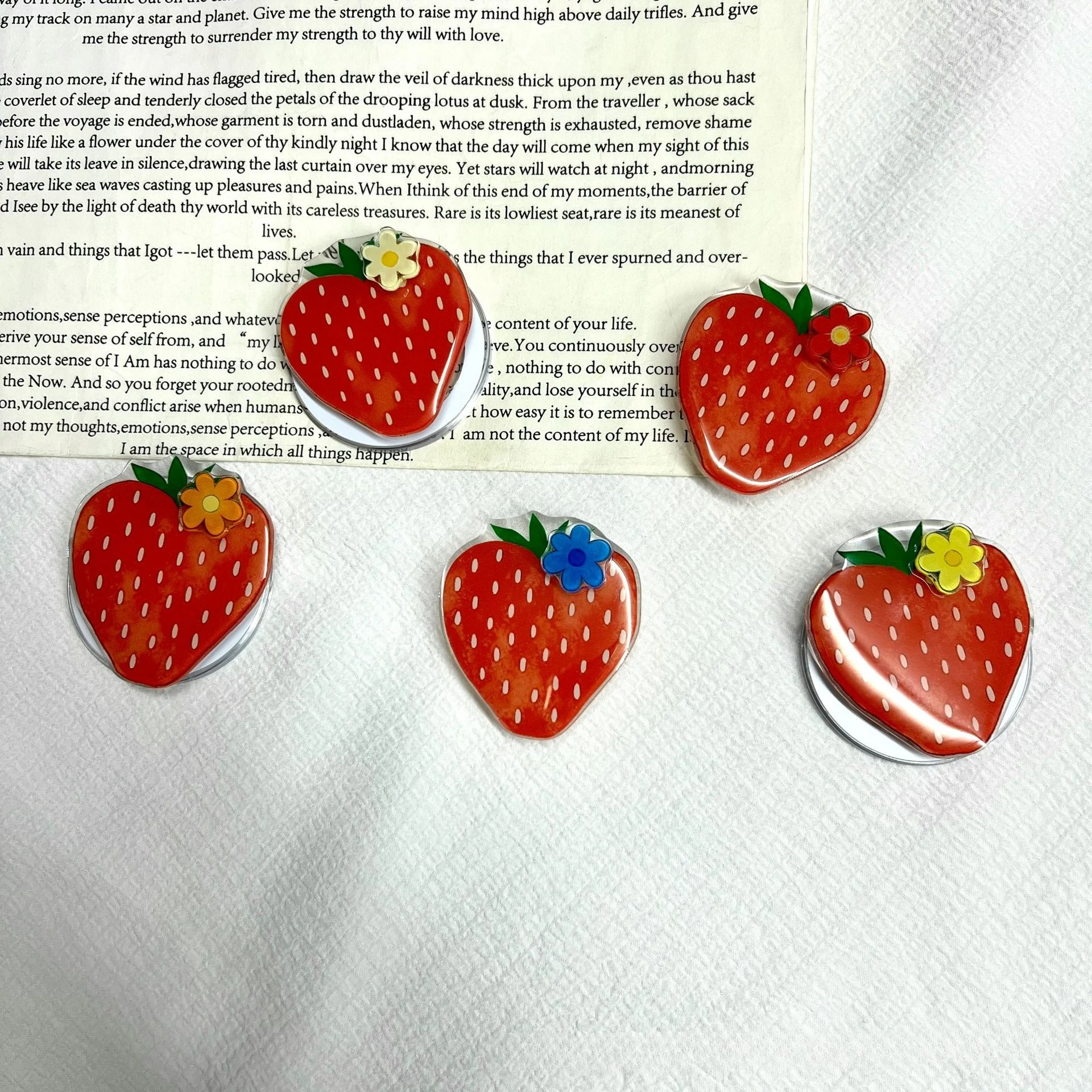 

Cute Cartoon Strawberry Magnetic Phone Grip Holder Kawai Flower Phone Desk Stand Bracket Folding Airbag Finger Socket for Cell