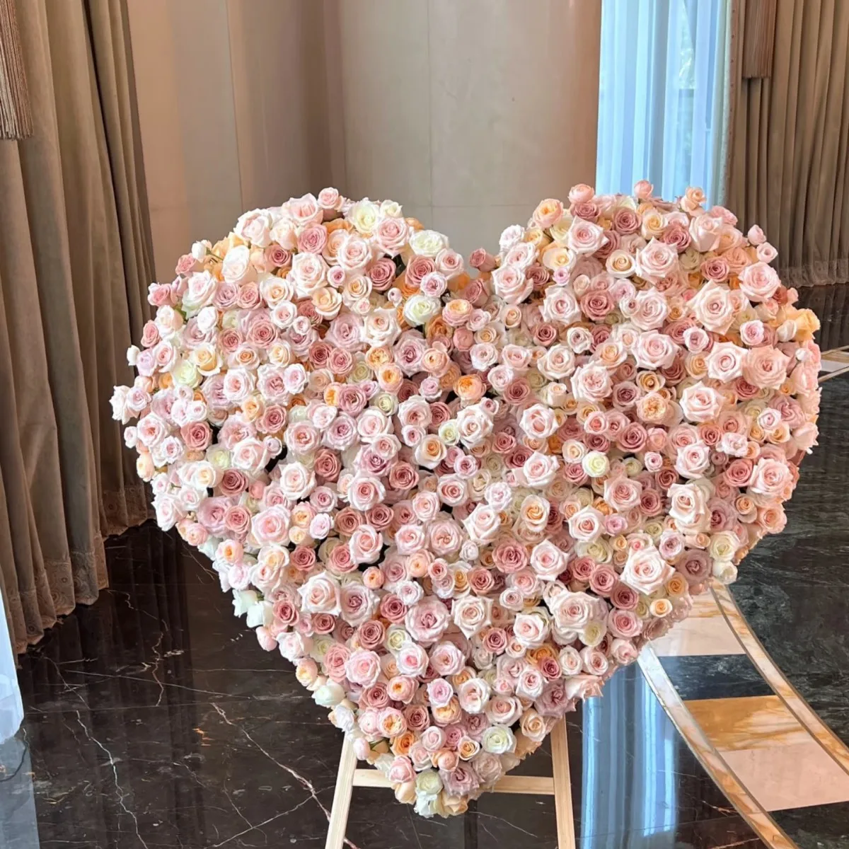 

Engagement birthday set flower wall flower arrangement Internet celebrity mall auditorium large bouquet clock in background