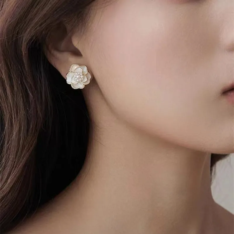 Exquisite White Color Camellia Earrings Pearl Flower Stud Earring for Women Jewelry Party Girls Sweet Luxury Accessories Gifts