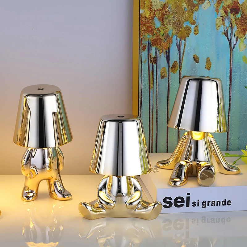 Creative Thinker lampada da tavolo Touch Dimming Night Light Little Golden Man lampada da scrivania LED Cute Resin Gift Decor per Bar/Cafe/Home