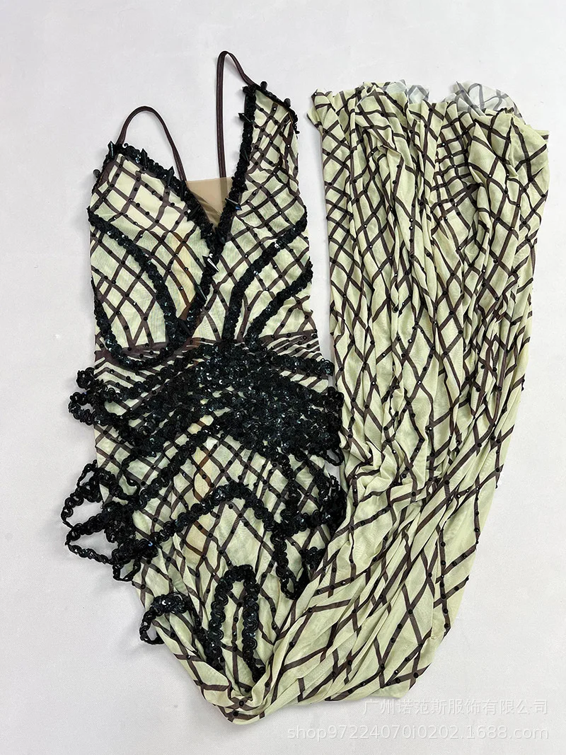 Vestido de moda con tirantes de un solo hombro, Miss Universe elige ropa hermosa, sala de exposiciones de estudio, modelo de ropa de actuación