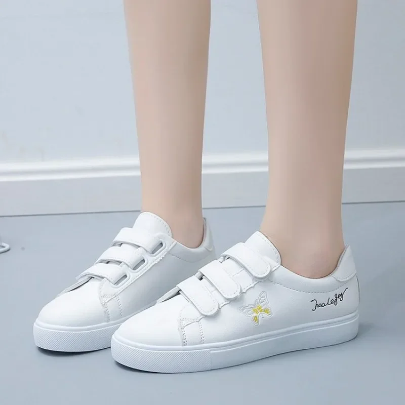 2024 Autumn Woman Shoes Fashion New Woman Leather Shoes Ladies Breathable Cute Heart Flats Casual Shoes White Sneakers New In