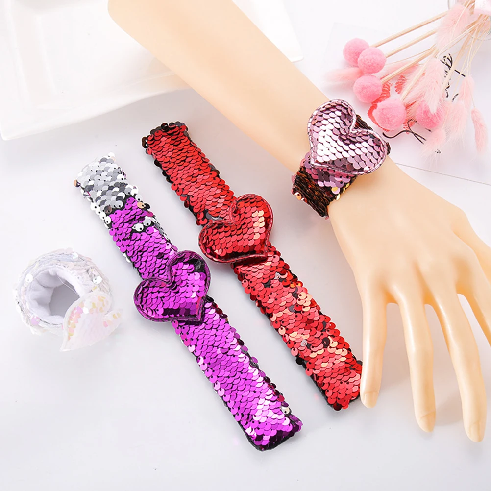 

16PCS Love Heart Shape Sequins Pat Ring Bracelet Mermaid Beads Bracelet(Random Color) (Random Style)