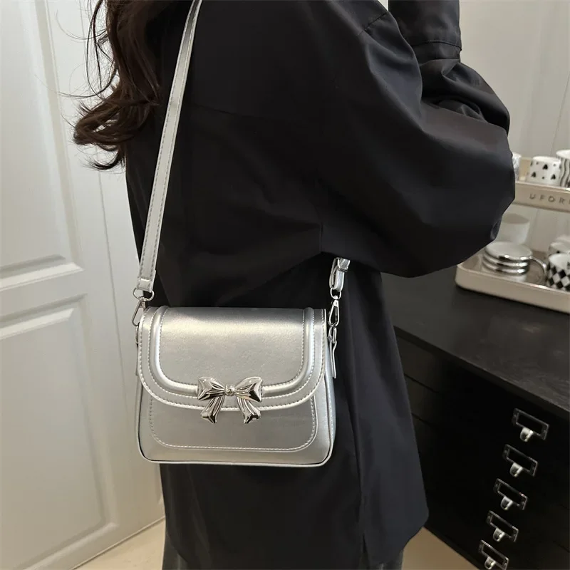 

2025 Новая женская модная сумка через плечо с бантом, модная сумка-мессенджер для поездок на работу | Маленькая квадратная сумка через плечо со стильным декором