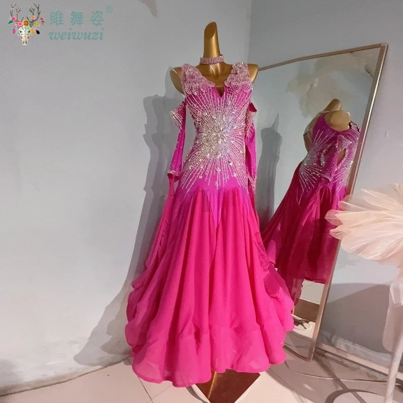 

Профессиональное женское платье для латинских танцев с бриллиантами, высококачественное платье без рукавов розово-красного цвета, современная плюшевая большая юбка для выступлений самбы