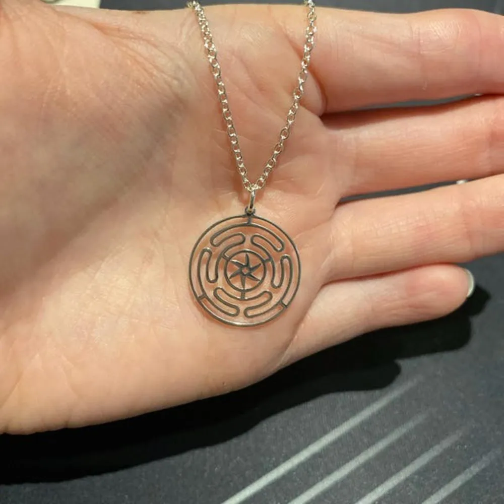 

Изящное ожерелье с лабиринтом на заказ для женщин, винтажные круглые подвески, ожерелья, подарки на годовщину свадьбы