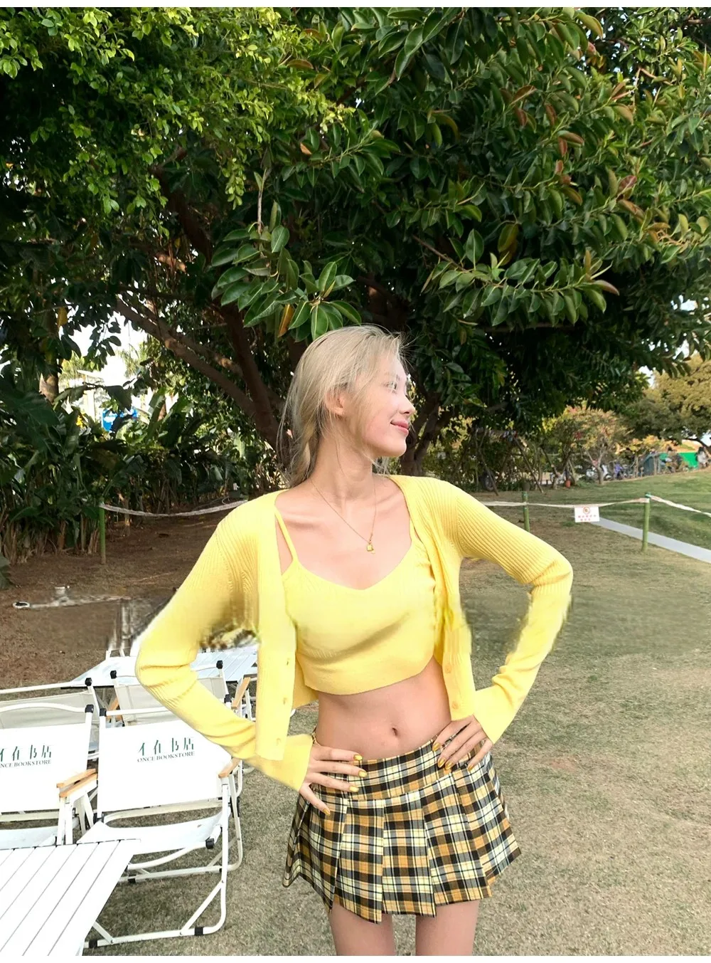 

Короткие юбки Y2K для женщин: футуристический киберпанк-стиль, металлический мини-дизайн для рейвов, фестивалей, концертов, вечеринок, клубов, ночных мероприятий. Яркий модный акцент.