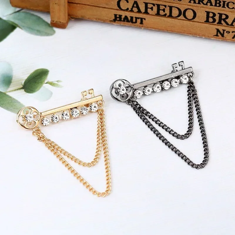 Korean New Fashion Metal Key Tassel Long Brooch Rhinestone Chain Lapel Pin for Men's Suit Shirt Badge Brooches Pins Accessories