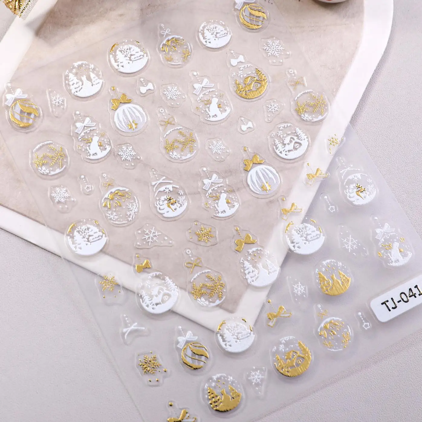 1 Set 5D Embossed Xmas Ball Nail Stickers White Hollow Christmas Balls Self-Adhesive DIY Manicure Nail Decor Ornaments