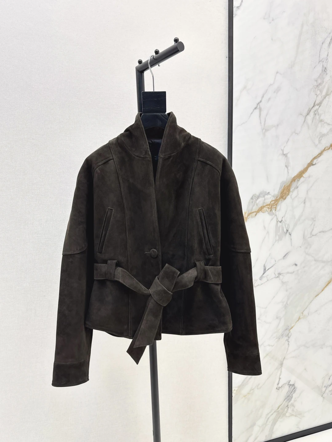 Wildlederjacke – stilvoll, schmal geschnitten, ultraweich, mühelos schick. 2025, Sommerfrauen, neu, heiß