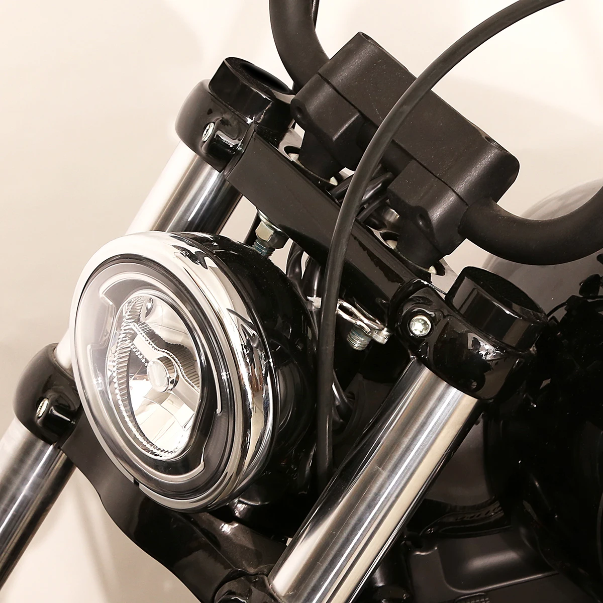 GLOSS BLACK UPPER FORK CAPS FOR HARLEY SOFTAIL STREET BOB 2018-2022 FXBB Model