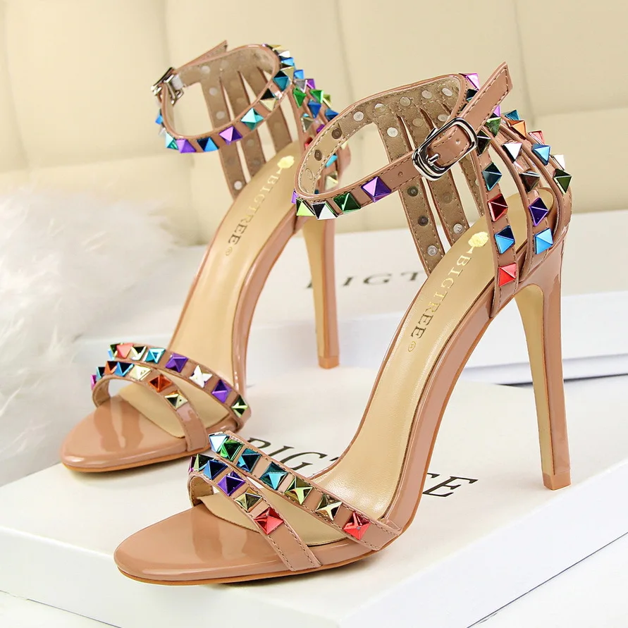 

Summer Women Roman High Heels Rivets Studded Sandals Stiletto Gladiator Pumps Open Toe Luxury Shoes Hollow One-word Buckle 267-2