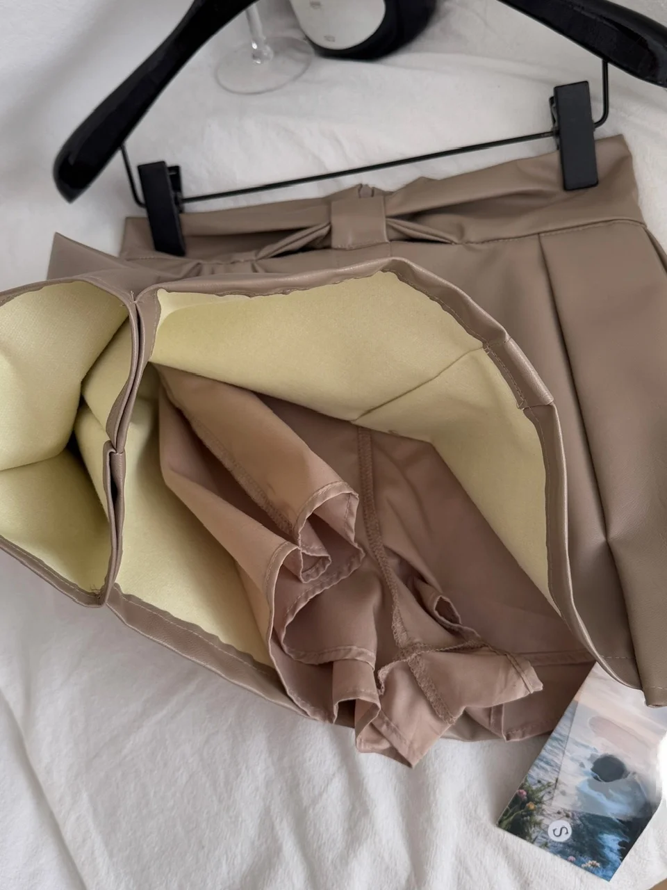 ارتفاع الخصر بولي Leather تنورة جلدية المرأة تصميم الإحساس زر واحد سليم ألف خط تنورة ربيع الخريف موسم Faion الاتجاه #3