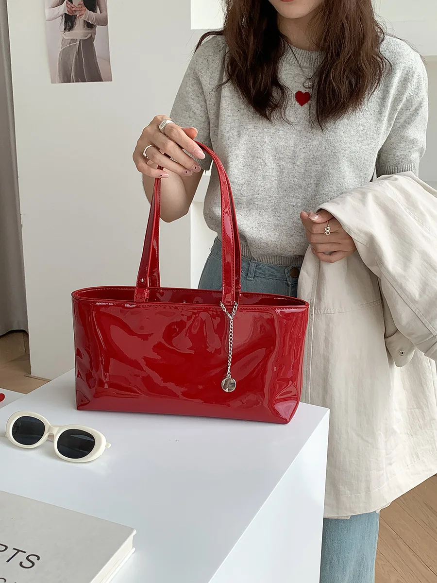 

Women Lacquer Leather Shiny Surface Handbag Large Capacity Red Shoulder Underarm Bag New Fashion Simple Style Solid Tote Bag