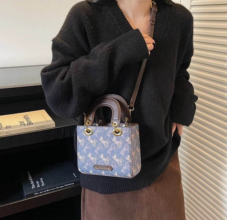 Luxury Fashionable Classic Diaper Bag Women's Large Capacity Designer Tote Elegant Minimalist Vintage Stylish Commuter Shoulder