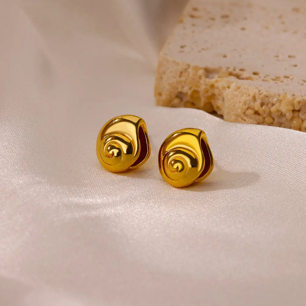Pendientes minimalistas de concha pequeña para mujer, aretes de acero inoxidable de Color dorado, accesorios de joyería de boda, regalo para ella
