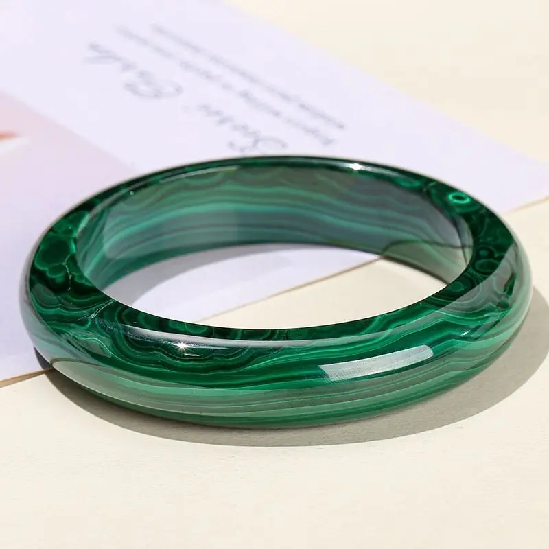 Natural Malachite Bracelet Has Clear and Simple Lines