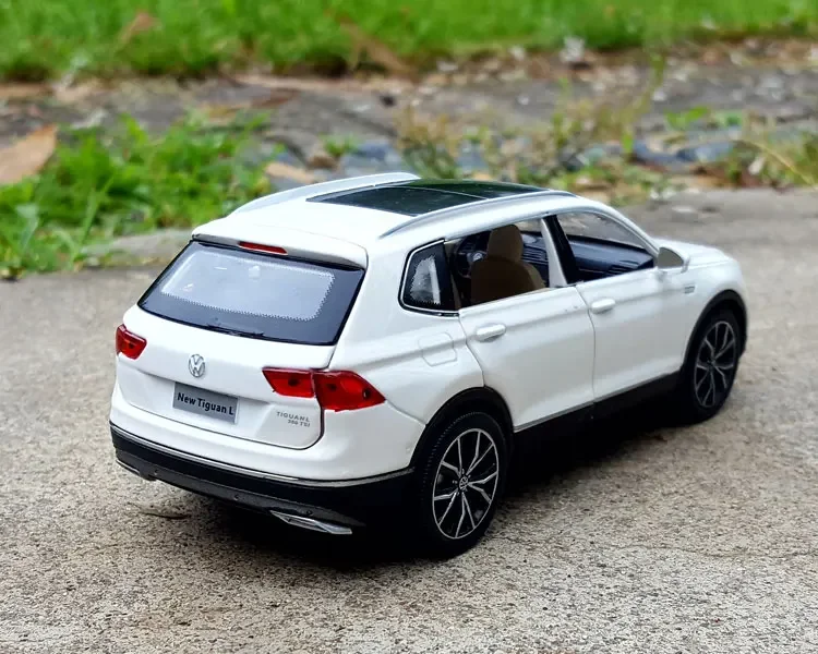 Volkswagen Tiguane L Model 1:32 Odlewany Metalowy Samochód SUV Stopowy Auto Napęd Pull Back Elektroniczny Pojazd Zabawki