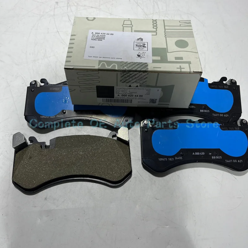 

1 SET OEM A0004204400 Front Brake Pad Set For MERCEDES-BENZ AMG C300 C200 C200D C63 S63 E63 GLC63 A0084202420 A0004204804