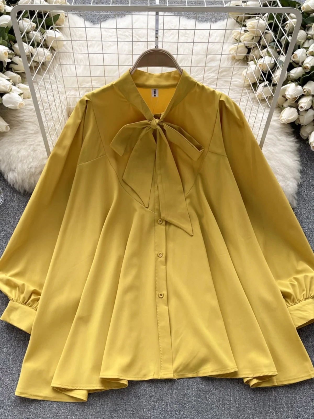 قميص نسائي بأكمام طويلة بتصميم فضفاض على الطراز الرجعي مع عقدة فراشة، قطعة علوية فائقة الأناقة بأسلوب كوري عصري للعمل #3