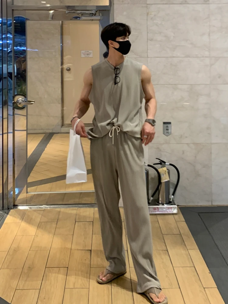 

Korean High Street Men's Pleated Two Piece Vests Trendy Wide Leg Set Pants Sleeveless Tank Top Casual Shorts 2024 Spring Summer