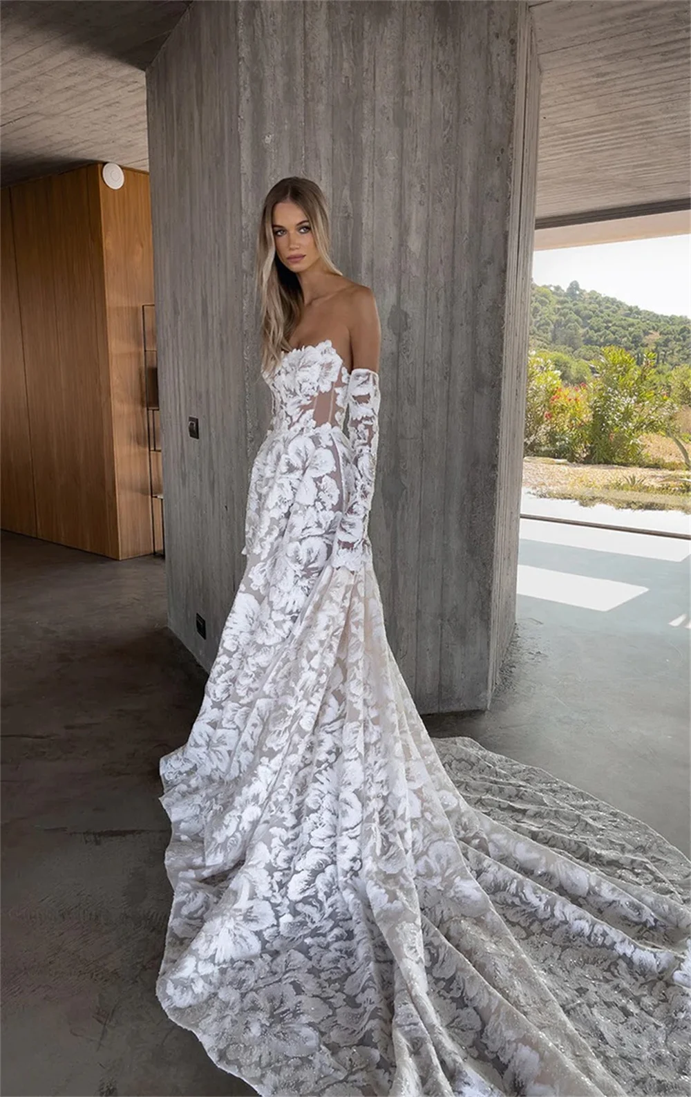 Tokyo Customized White Flower Wedding Dress Strapless Detachable Sleeves Court Train Bridal Gown Back Zip A-Line Wedding Gown