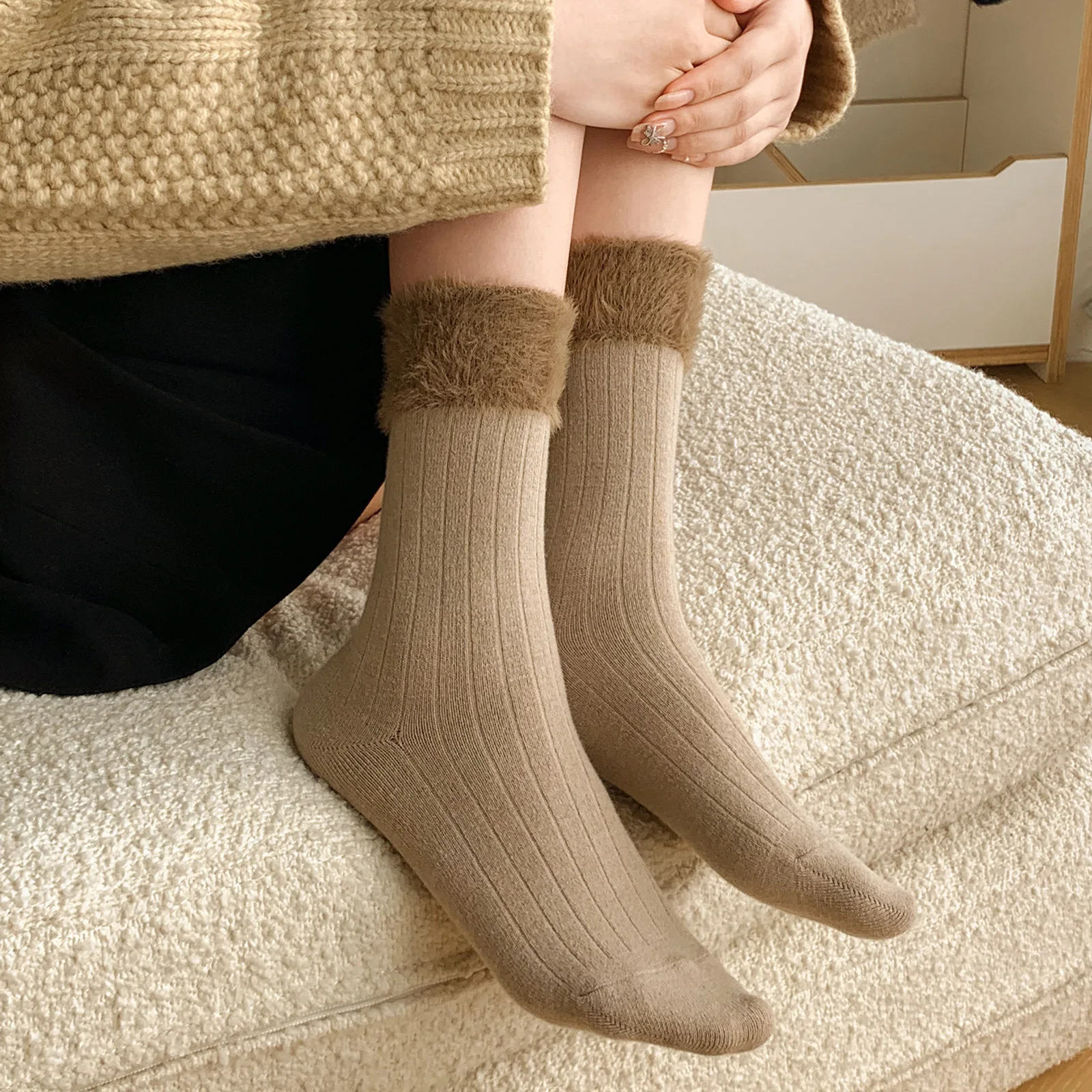 

5 Pairs Ladies' Socks Set Korean Retro Simple Solid Color Versatile Casual Socks Winter Plush Thicked Warm Plush Socks For Girl