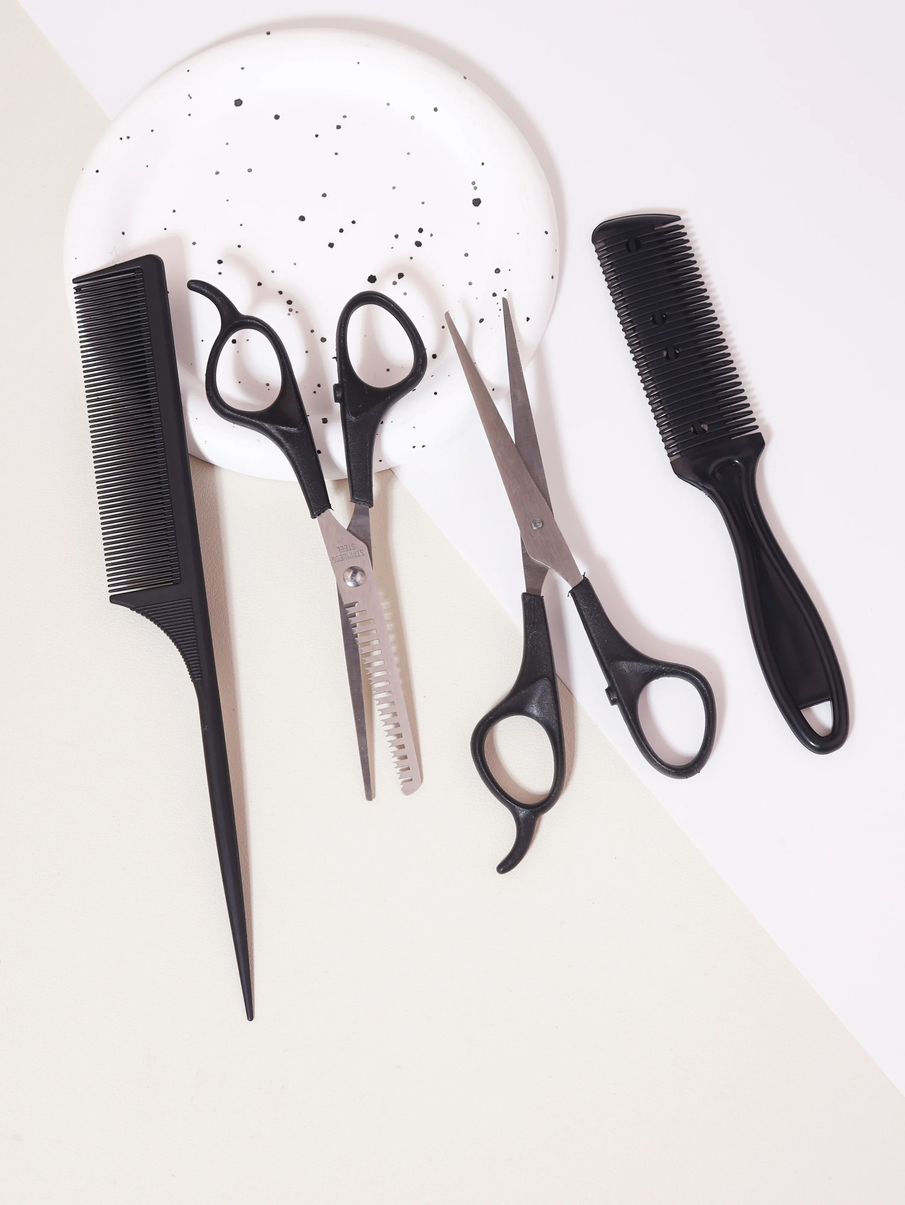

Professional Hairstyling Tool Set - Hair Clippers, Combs, and Thinning Clippers for Perfect Hair Cutting and Thinning