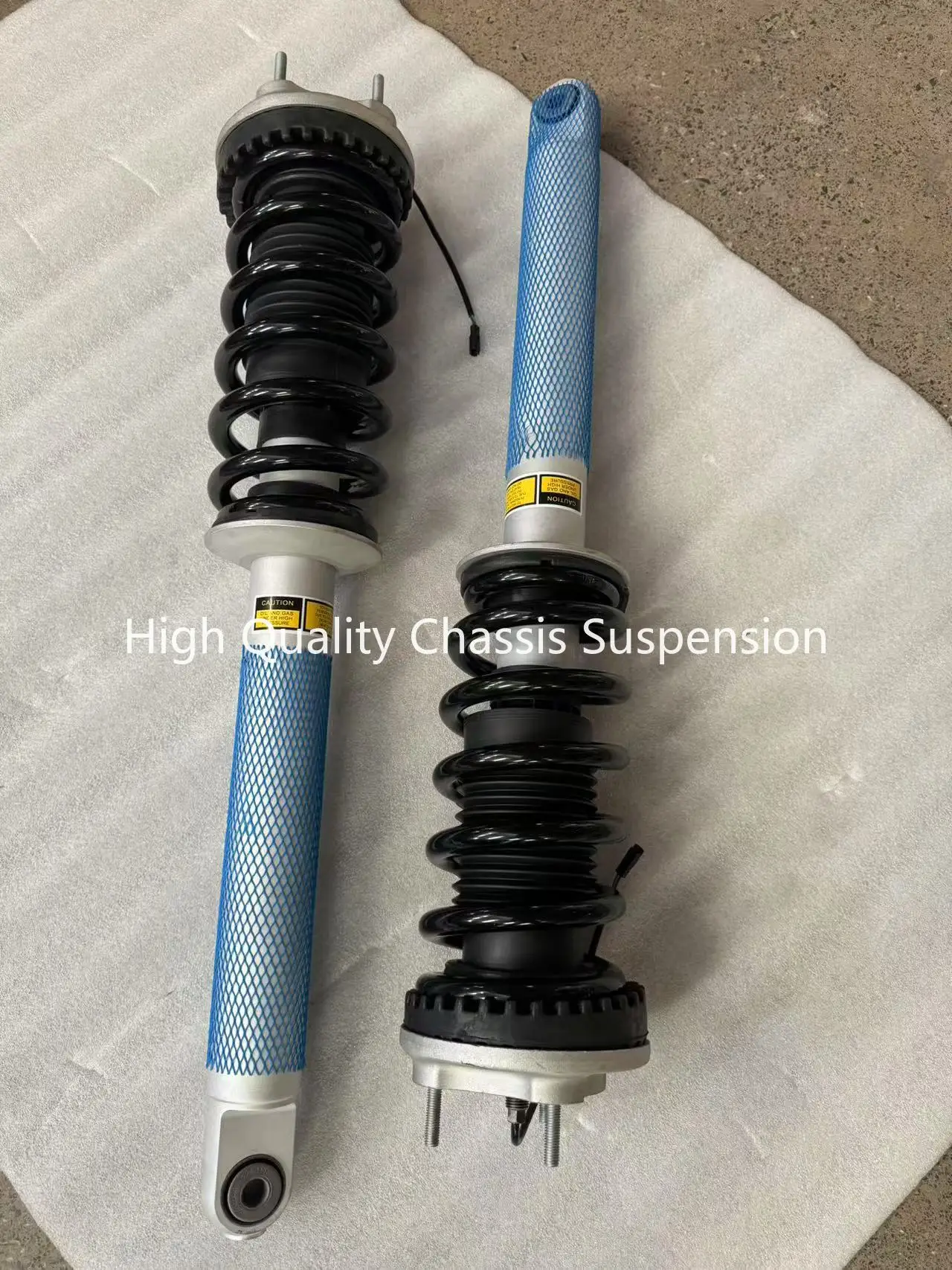 High Quality 4PCS Front and Rear Shock Struts Assys For Maserati Quattroporte M156 Ghibli M157 2WD RWD 06700071400, 670005455