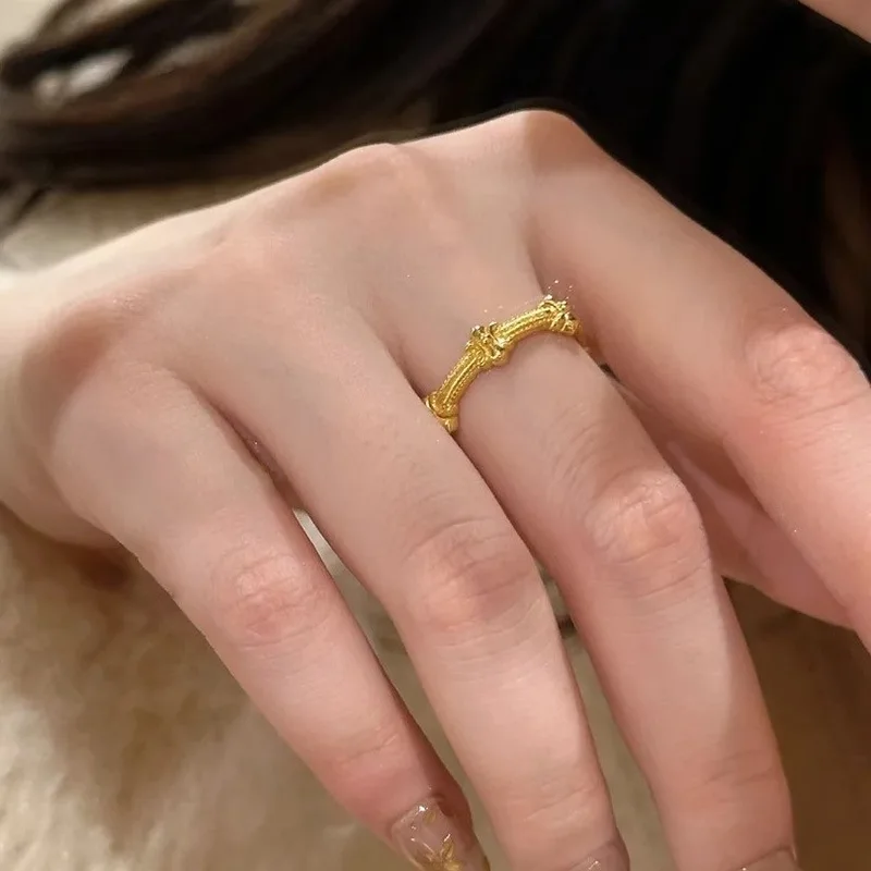 9999 gold iris flower ring - vintage court style small finger ring for the index finger, with a sophisticated and elegant vibe.