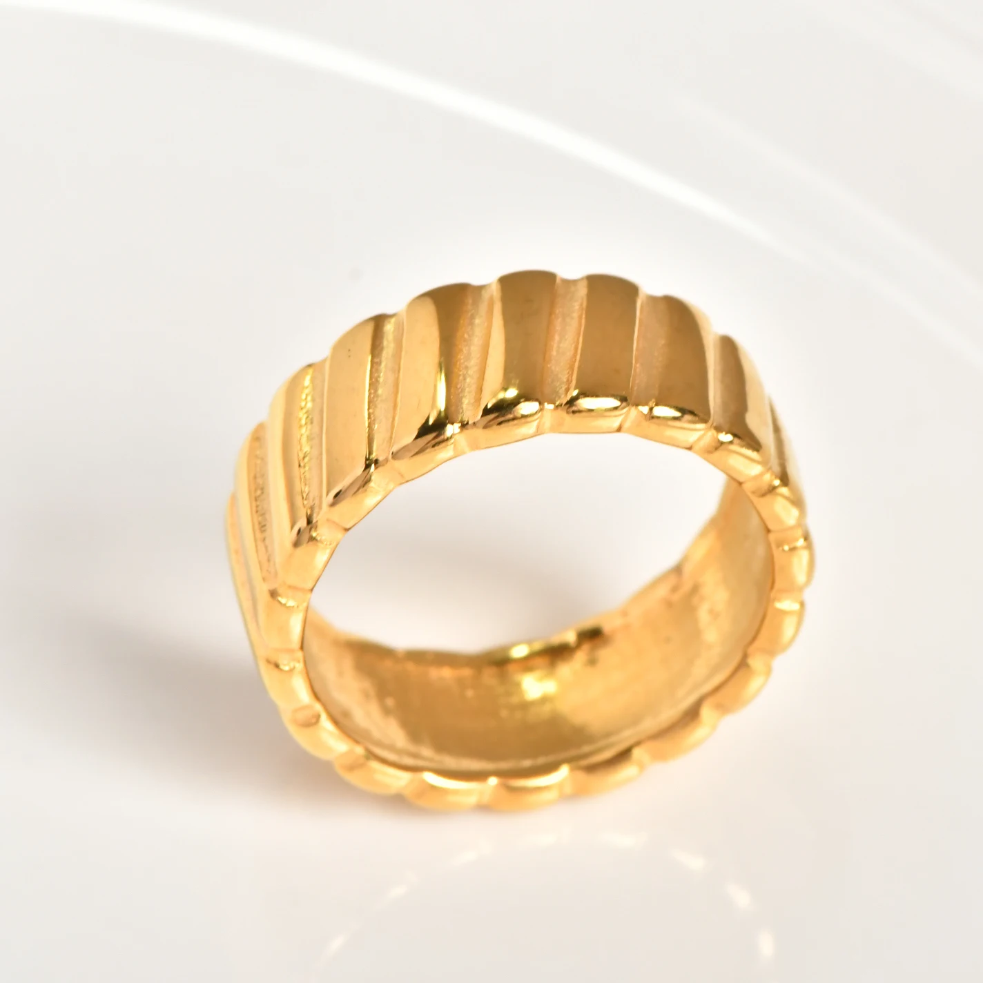 خاتم على شكل قلب مرصع بالألماس من التيتانيوم الصلب المطلي بالذهب عيار 18 قيراط، تصميم فريد أنيق وبسيط مناسب للنساء #6