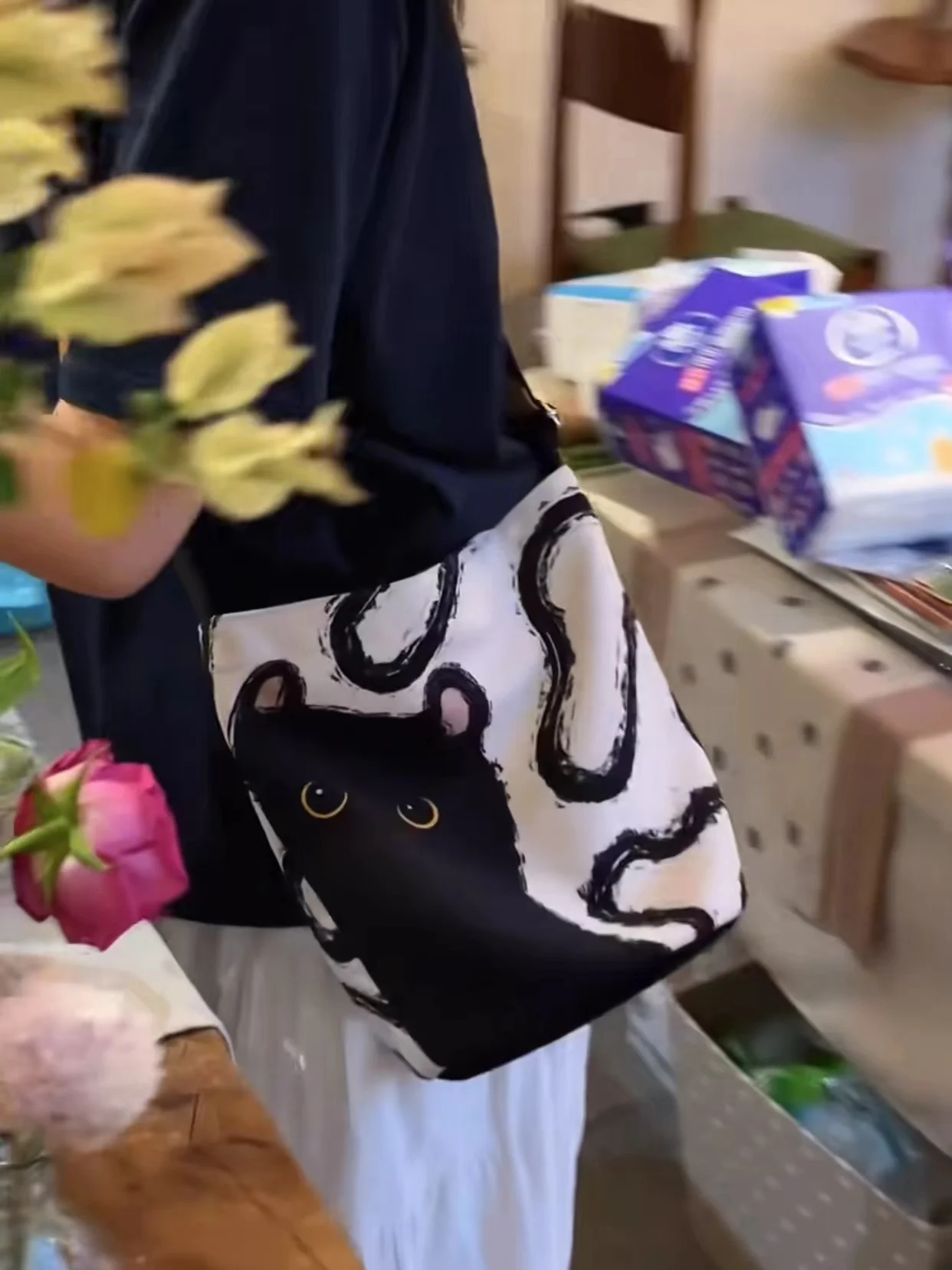 

Niche Canvas Bag for Women 2025 New Fashion Large Capacity Cute Cat Single Shoulder Crossbody Bucket Bags
