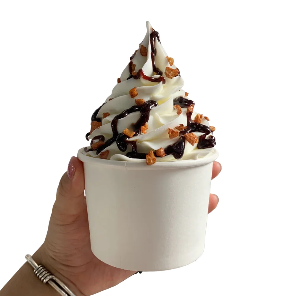 Helado de vainilla de Nutella, rebanadas de fresa, fruta de arándano suave, servir nueces trituradas, modelo de batido, Sundae, exhibición de alimentos de imitación, 12oz