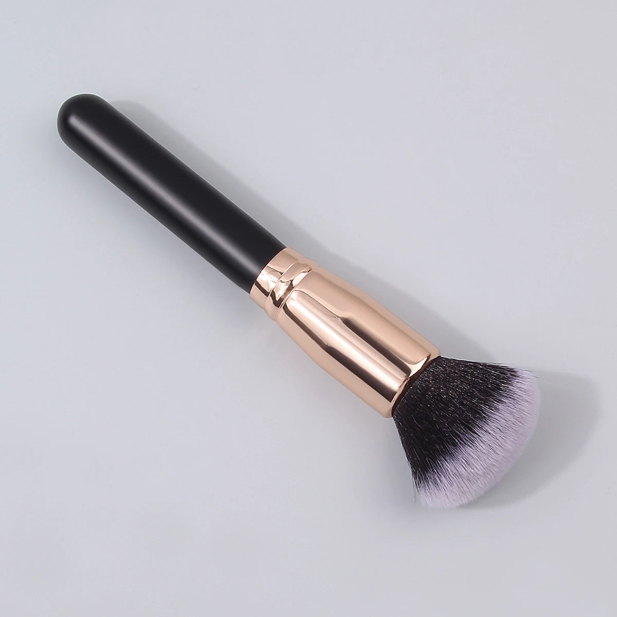 فرشاة مكياج واحدة رائعة مع شعيرات رقيقة وناعمة، فرشاة مكياج محمولة متعددة الوظائف للسفر، أداة تجميل